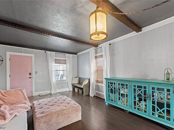 5th image of 459 Penhale Ave