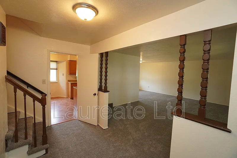 3 bed, 3.0 bath, 2600 sqft, $2,995 — Photo 3