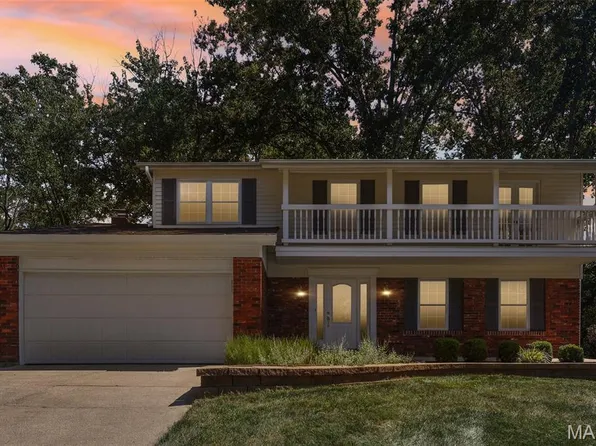 70 Breezeview Dr, Ballwin, MO 63021