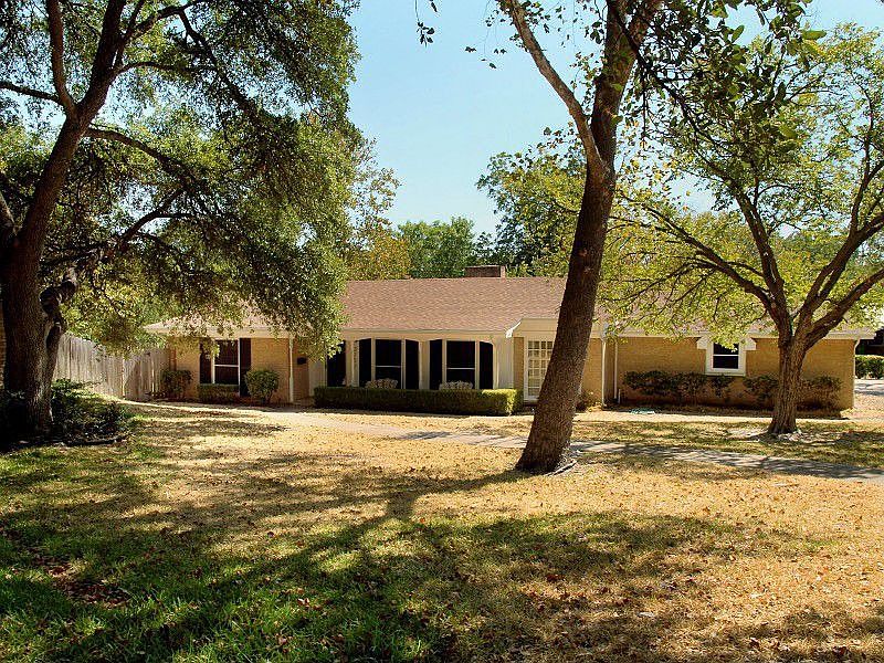 1st image of 5707 Highland Hills Cir