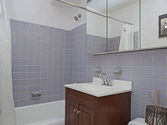 5th image of 235 E 57th St APT 15D