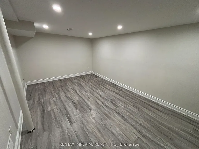 98 McMorran Cres — Photo 26
