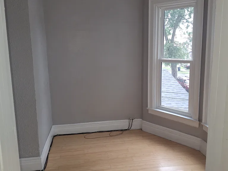 95 Sheffield Ave — Photo 2