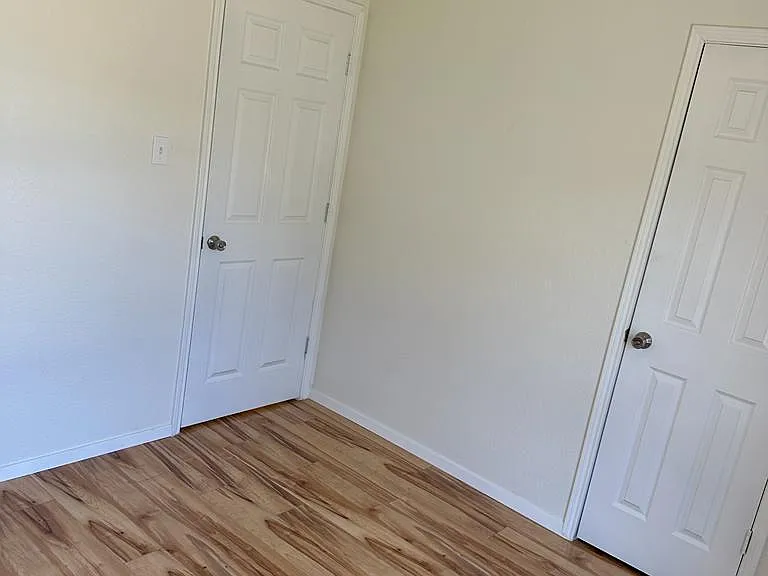 225 Brook Cir — Photo 15