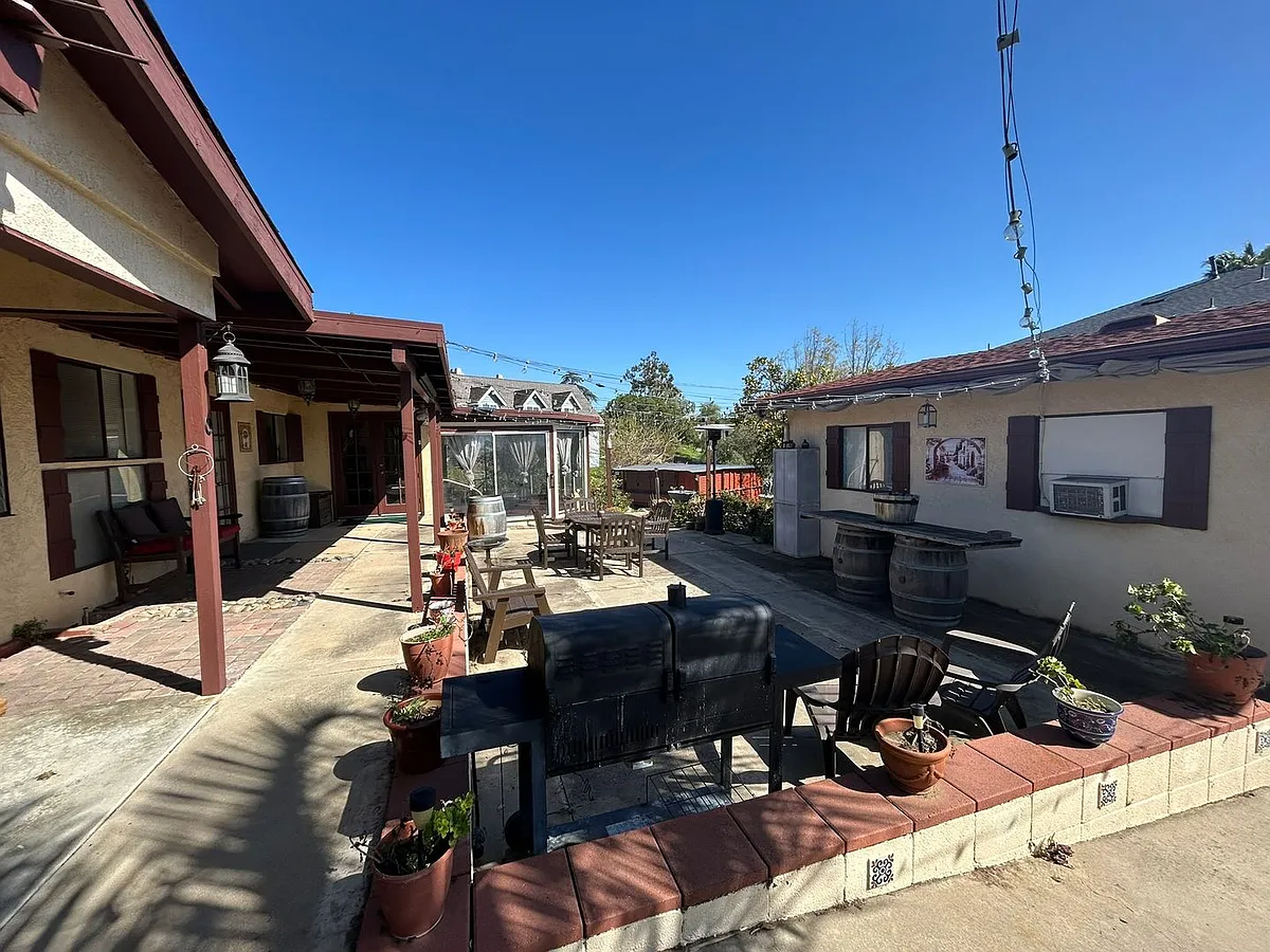 Building Photo - 1521 Sunrise Dr