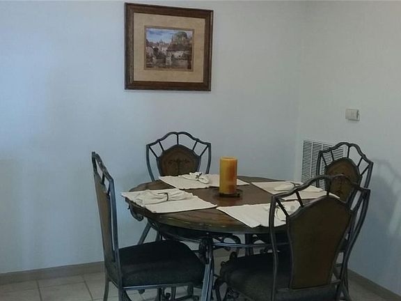 Breakfast Eat-In Area