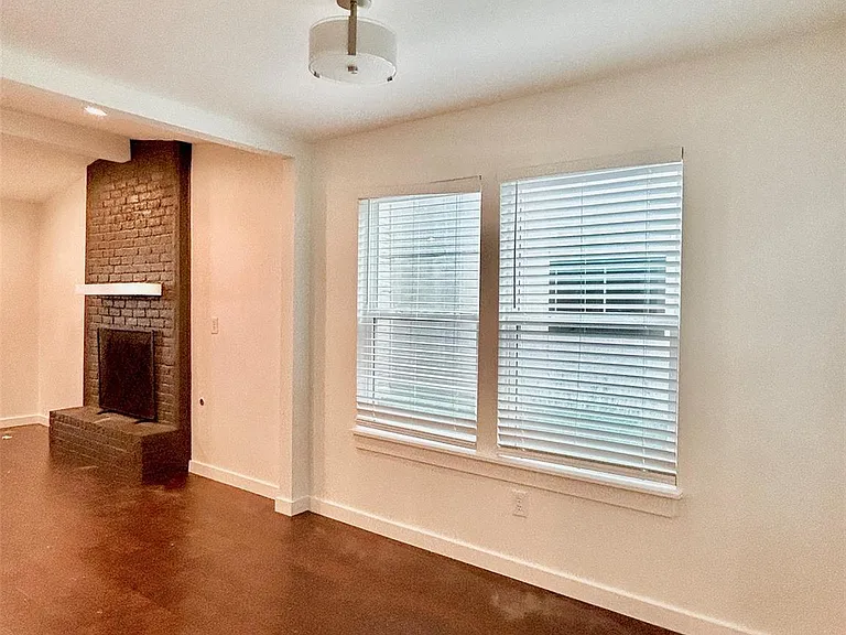 4914 Scarsdale Dr — Photo 9