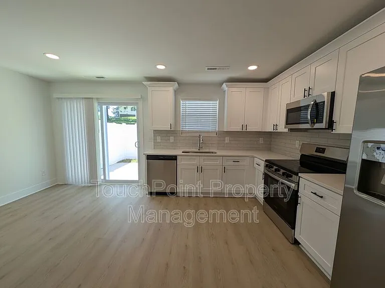 1415 Arden Ave — Photo 4