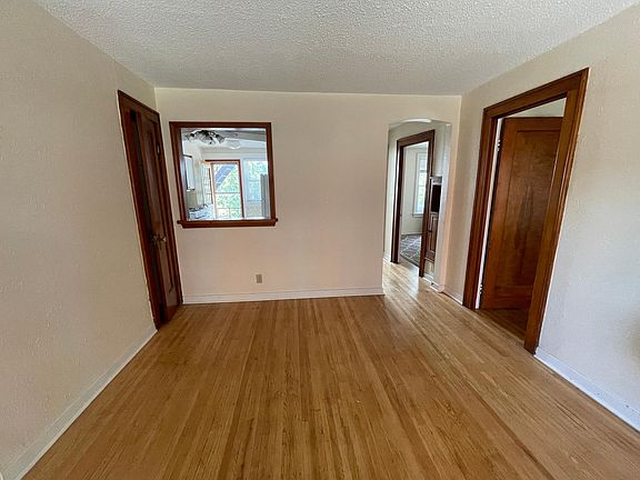 2nd image of 1050 Kenmore Ave #5