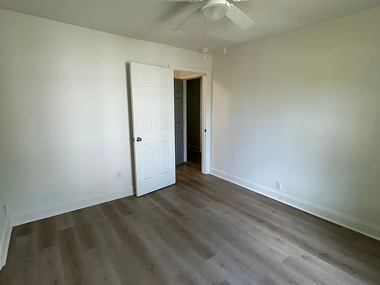 609 Center St — Photo 12
