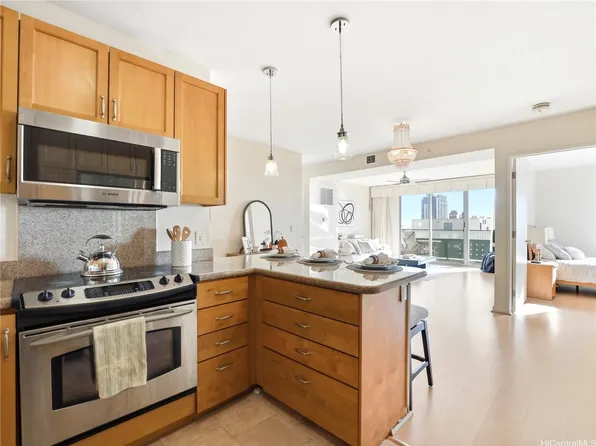 421 Olohana St APT 2103, Honolulu, HI 96815