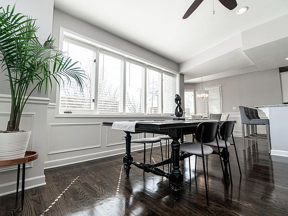 5th image of 725 E Cossitt Ave #1