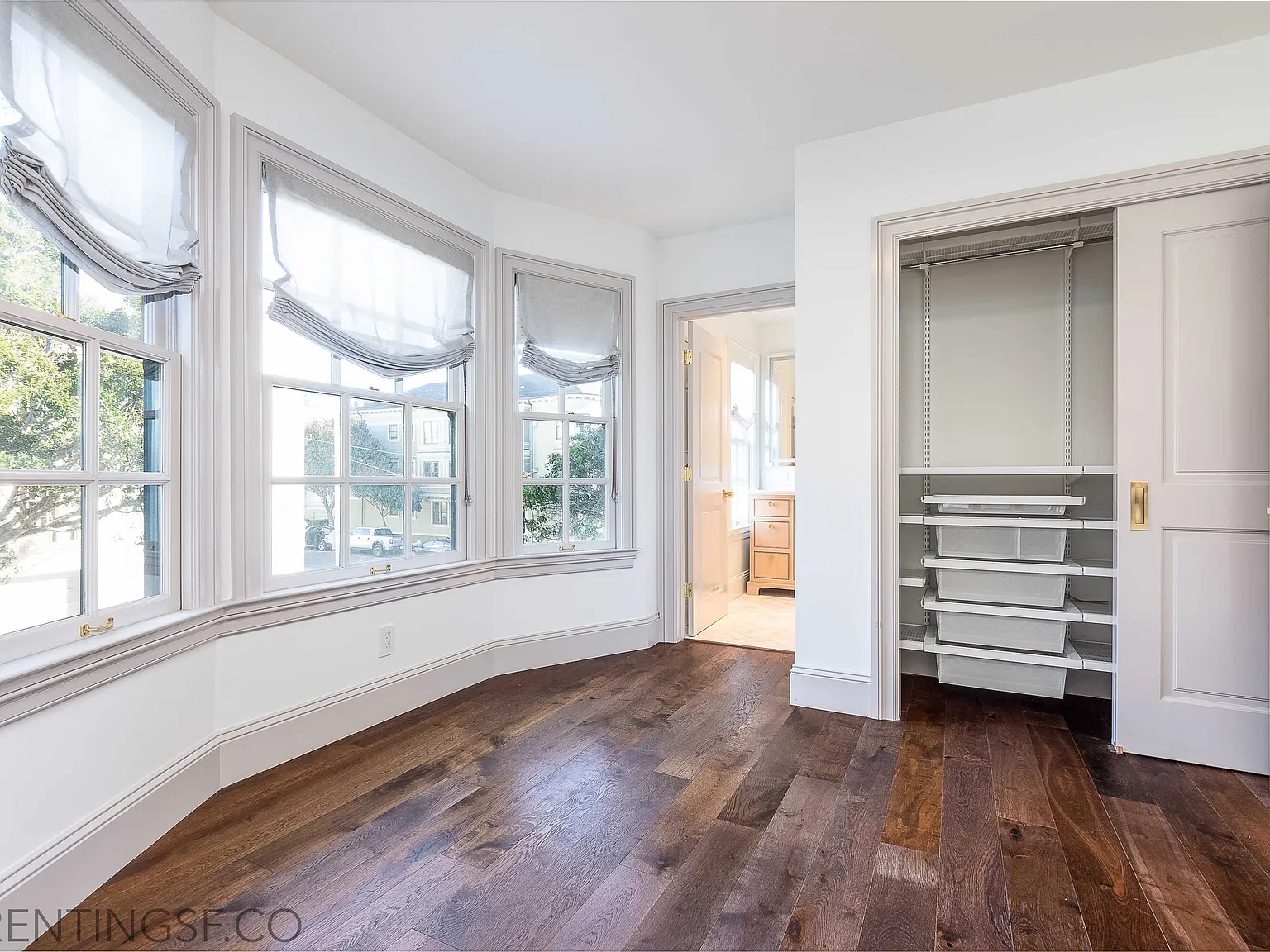 Lovely Single Family 3BR / 3 Bath / 2 Office Oasis — Photo 4