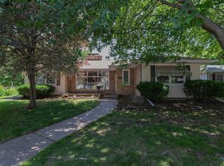 1635 Eastmere Dr, Davenport, IA 52803