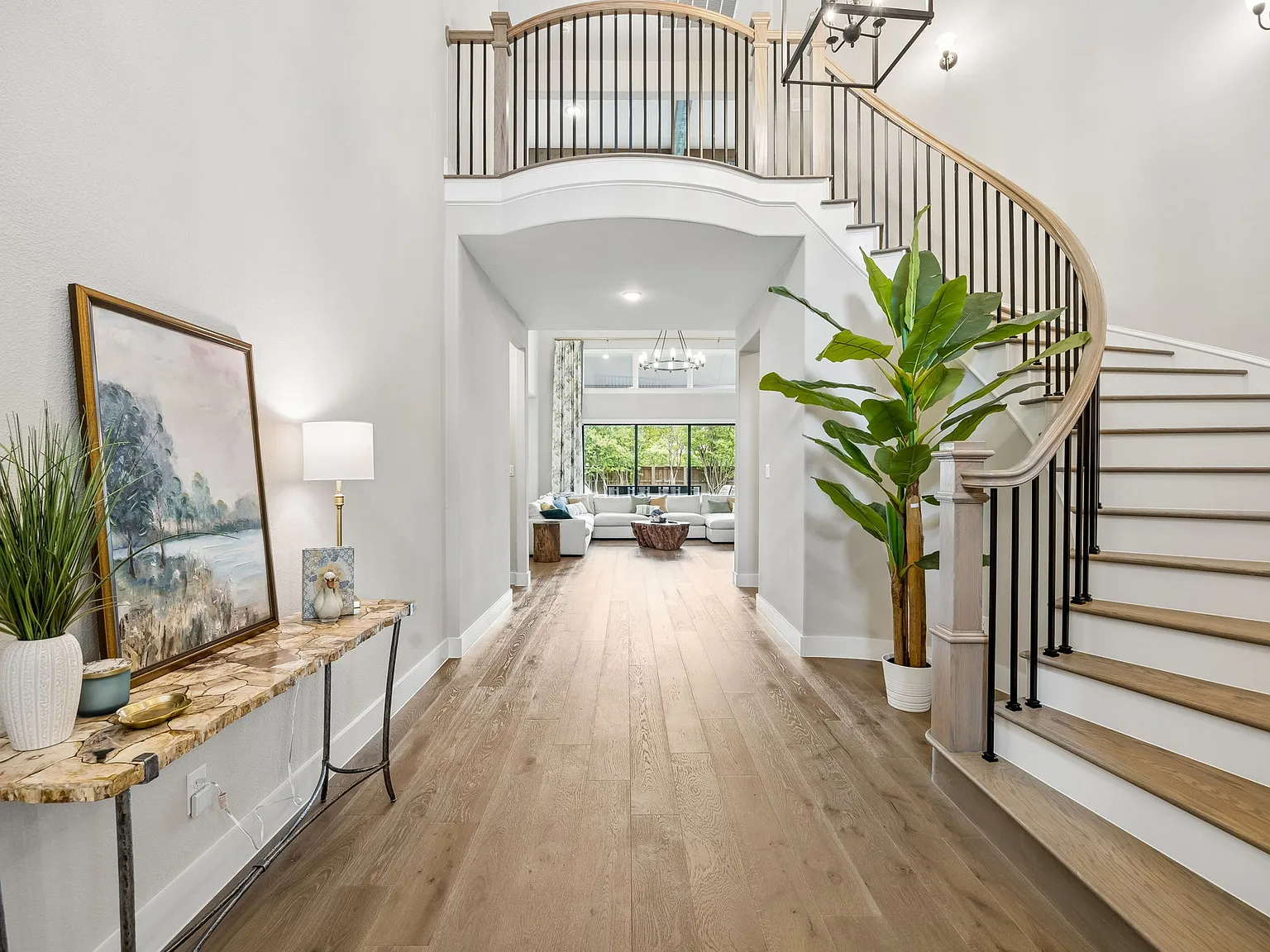 6 bed, 5516 sqft, $20,000 — Photo 3
