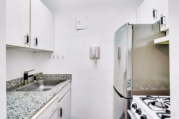 Rented by Anchor Associates | media 15