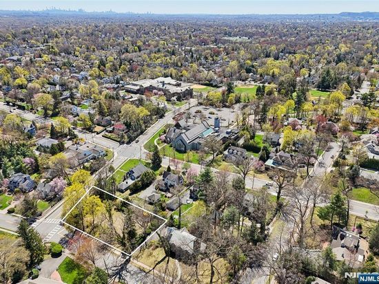 200 Madison Pl, Ridgewood, NJ 07450