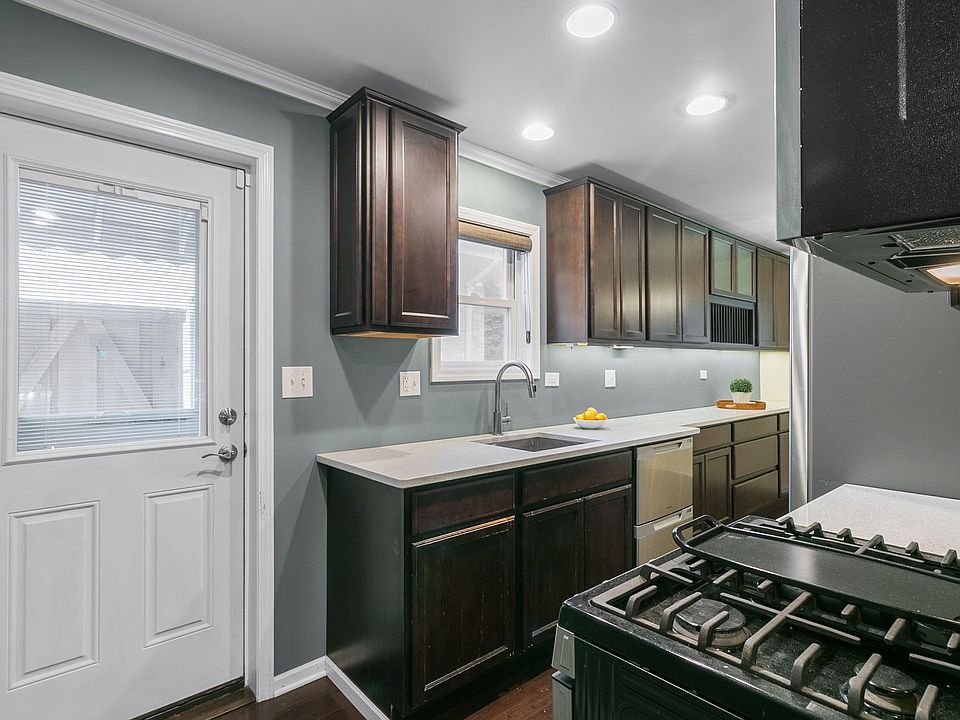 2nd image of 2317 Forest Ave