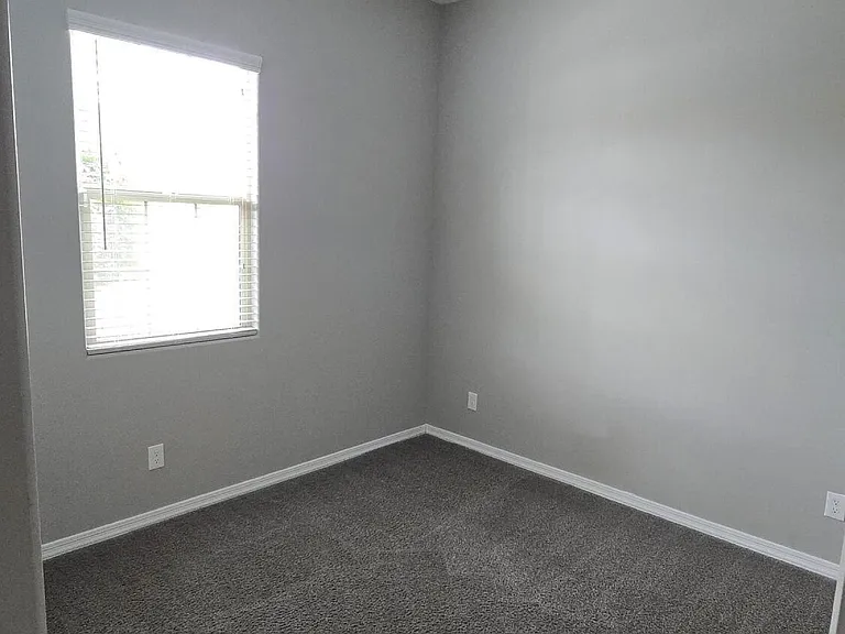 18351 W Mercer Ln — Photo 10