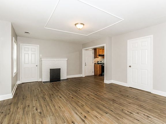 3rd image of 914 Park Pl