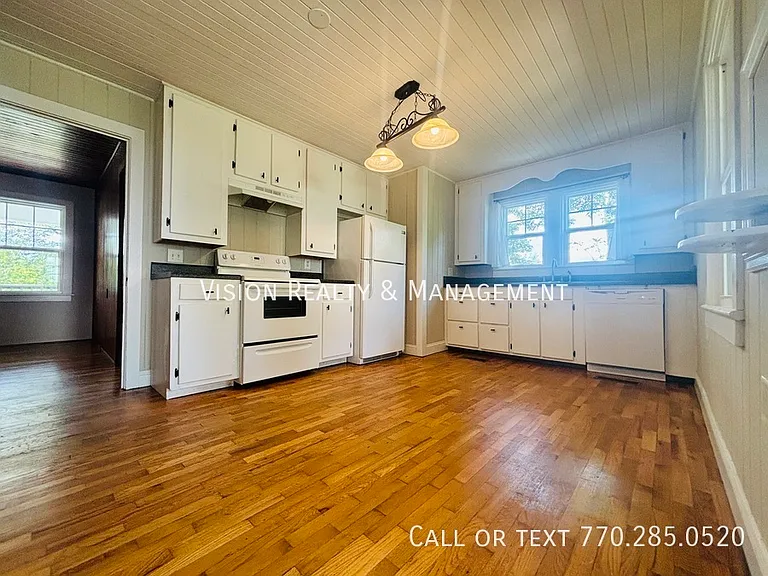 538 Old Airport Rd — Photo 4
