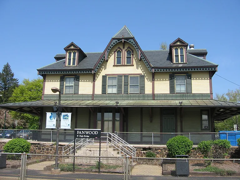 STATION SQUARE AT FANWOOD — Photo 25