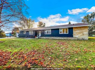 960 Shing Wa Uk Dr, Marinette, WI 54143