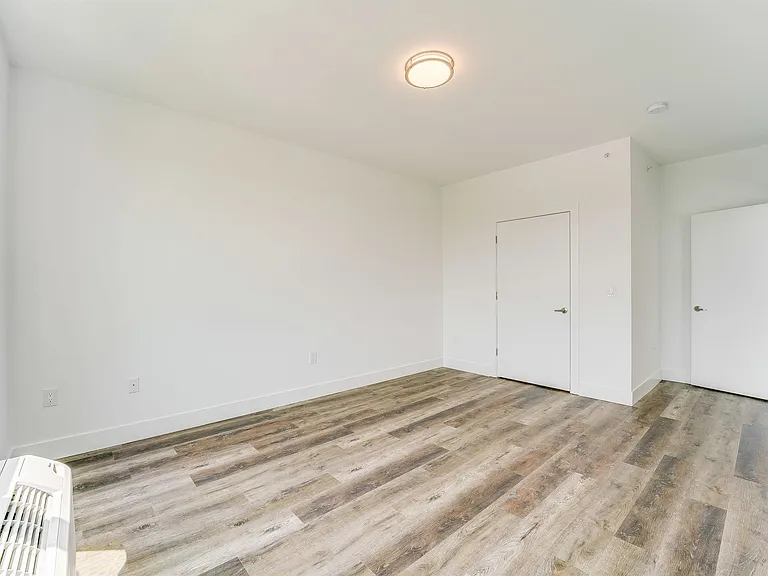 400 69th St #402 — Photo 13