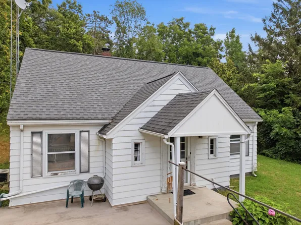 1109 S 2nd St, Alma, WI 54610