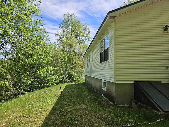 4th image of 133 Highland Avenue