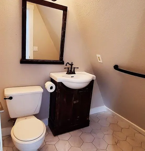 Master Bath w/full bath tub