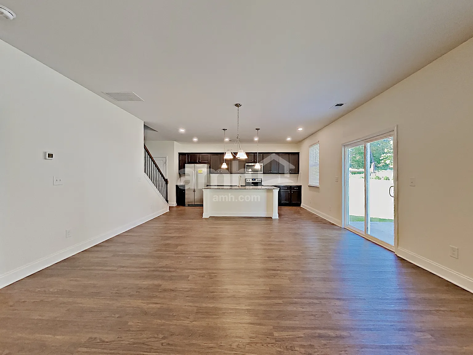 4 bed, 2.5 bath, 2400 sqft, $2,520 — Photo 4