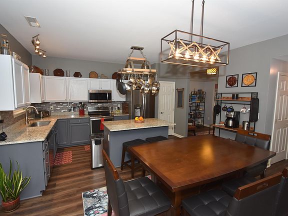 4th image of 218 Cambria Ct
