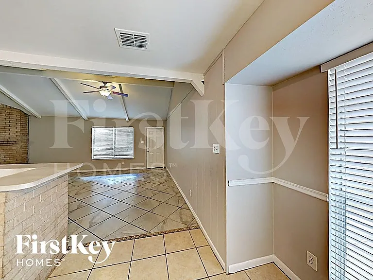 6610 Rowell Ct — Photo 7