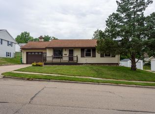 1733 Lea Ln, Dubuque, IA 52002