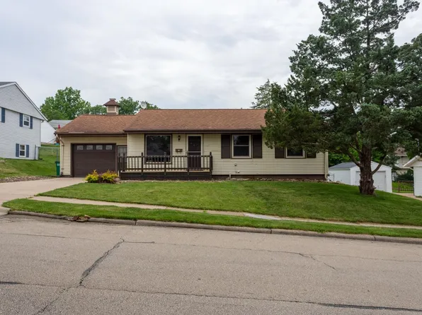 1733 Lea Ln, Dubuque, IA 52002