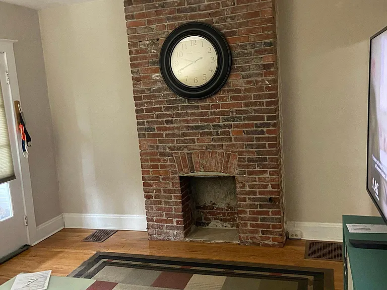1135 N Euclid Ave — Photo 1