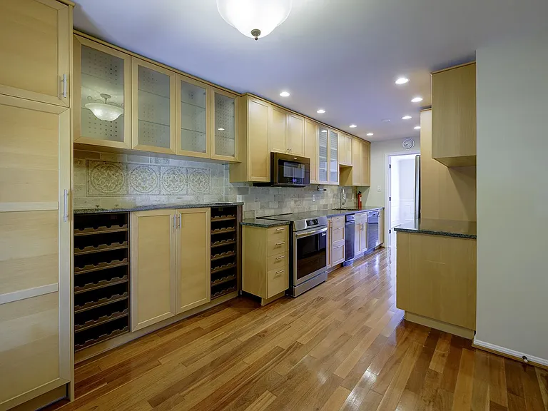 7518 Westlake Ter — Photo 23