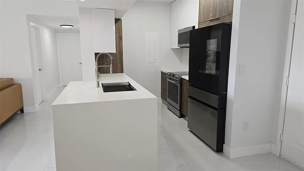 3 bed, 2.0 bath, 1330 sqft, $3,000 — Photo 1
