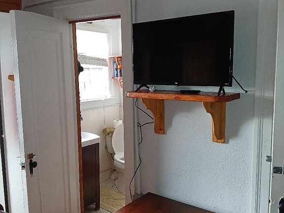 4th image of 619 Glenview Blvd #201/2