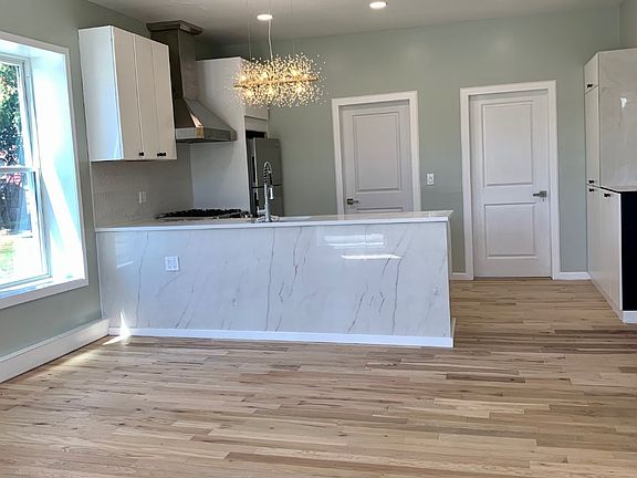 5th image of 12 Brown St
