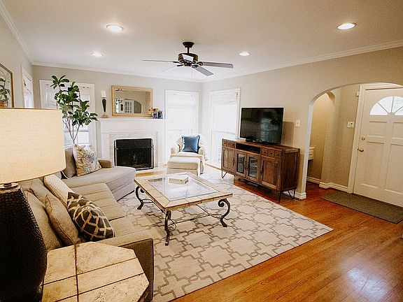 Family Room w/Gas Fireplace
