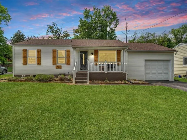 722 Crystal Dr, Salem, VA 24153