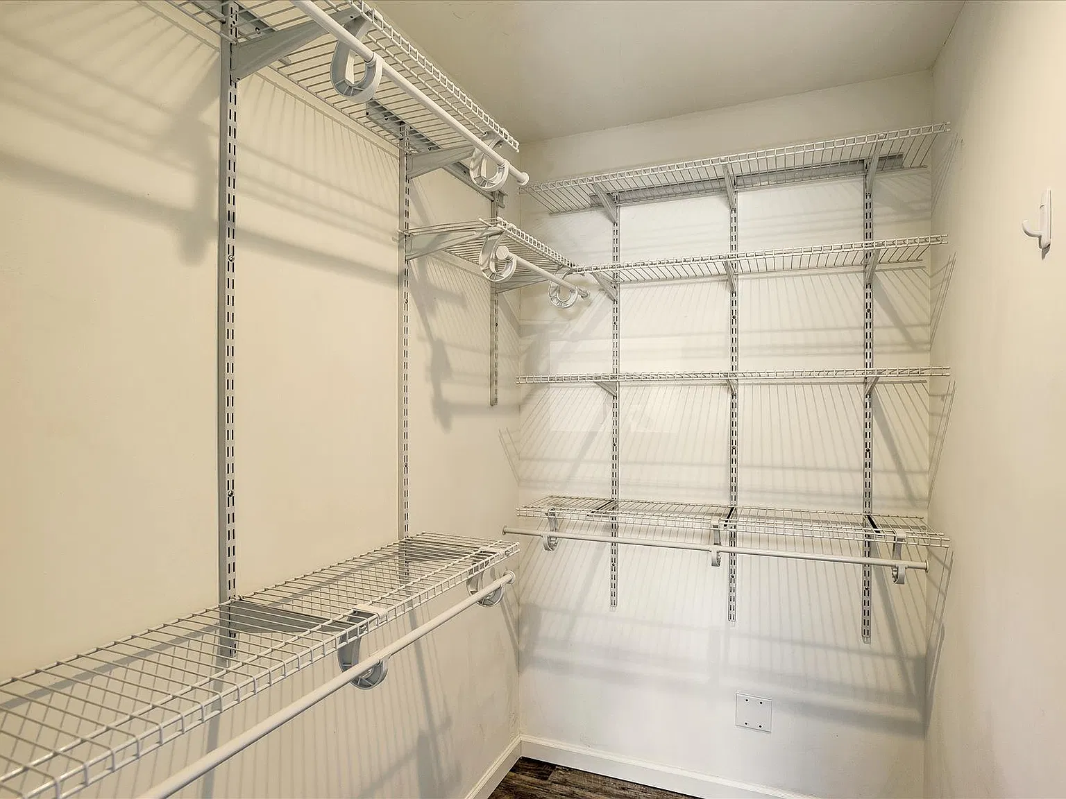2 bed, 1100 sqft, $5,000 — Photo 2