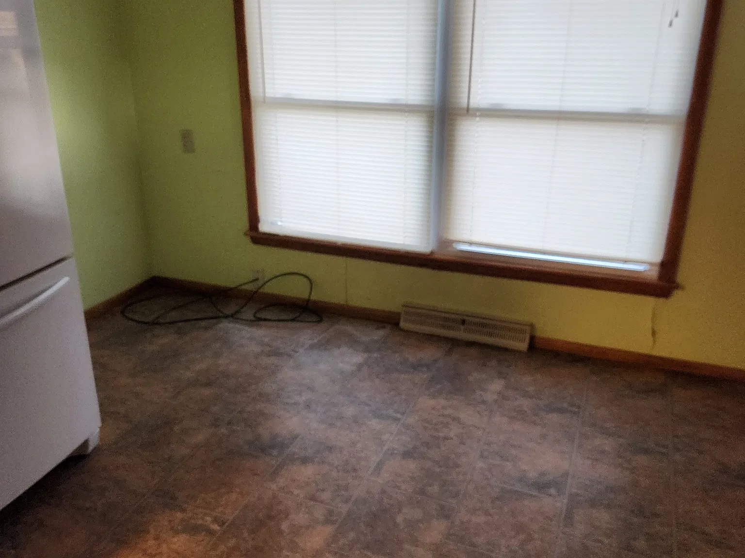 3 bed, 2200 sqft, $1,600 — Photo 2