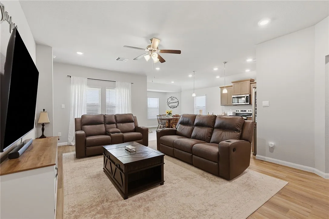 3 bed, 1508 sqft, $2,000 — Photo 4
