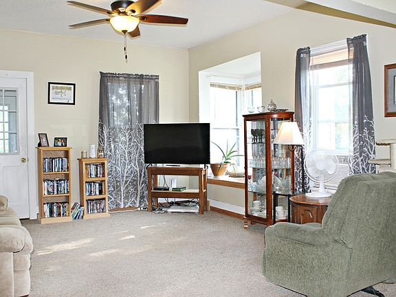 5th image of 609 13th Ave W
