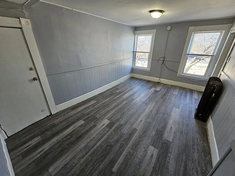 1297 Elm St #17 — Photo 4