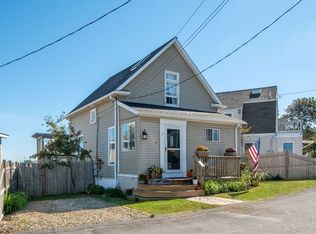 1 Hampton Cir, Hull, MA 02045