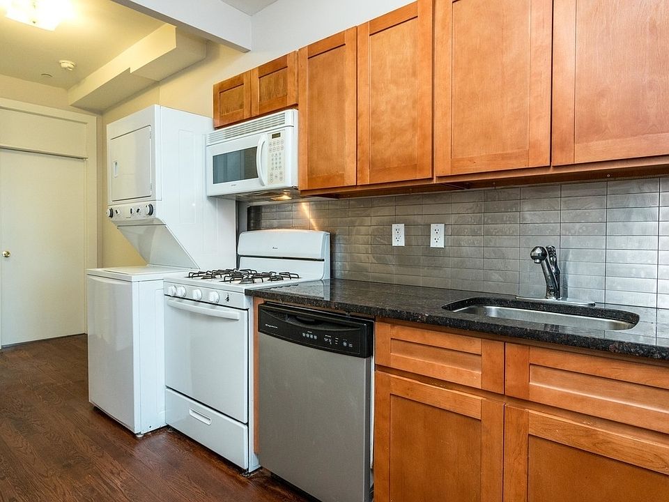 1st image of 146 Jefferson Ave APT 2R